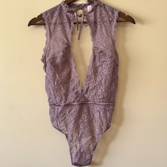 Victoria’s Secret|NEW Rose Gold Lace Sleeveless High Neck Sexy Teddy Sz L NWT - Picture 2 of 4